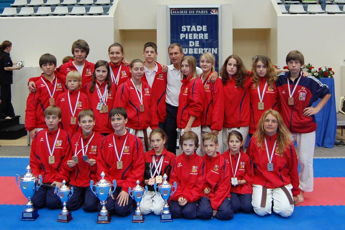 Tým Shotokan na mistrovství Evropy mládeže a kadetů karate J.K.A v Paříži